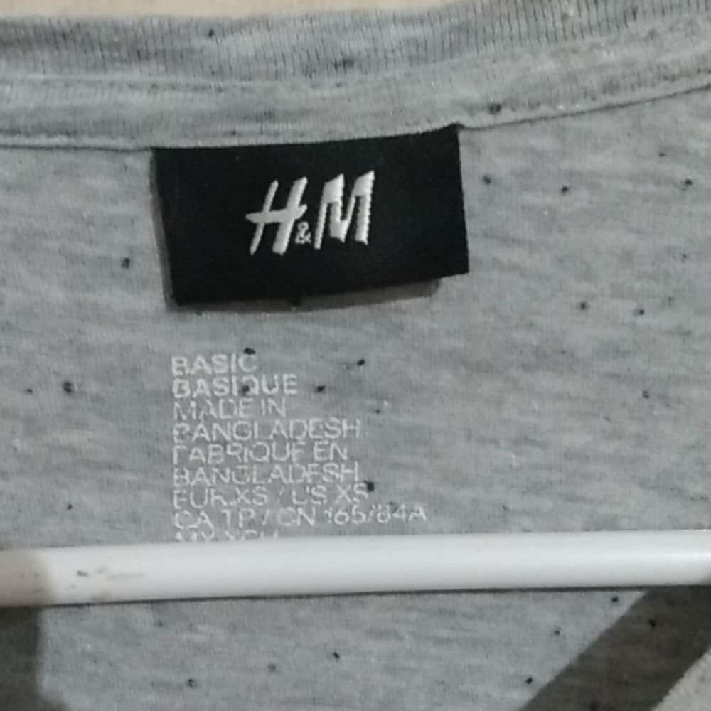 H&M Basic Tee - Picture 2 of 2